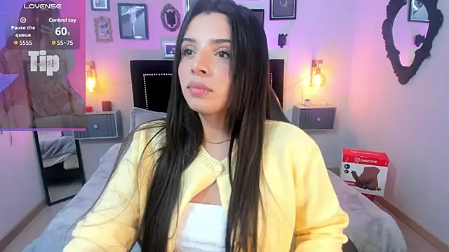 Snapshot of Charlotte__Benett chatting on June 24, 5:50 am Charlotte Benett online show from June 24, 5:50 am
