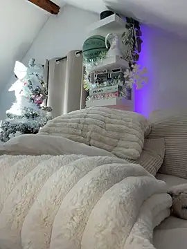 JezzyHill online show from December 15, 11:38 am