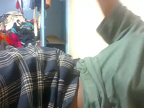 Snapshot of sexxyqueenn22 chatting on December 16, 12:37 am sexxyqueenn22 online show from December 16, 12:37 am