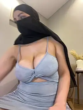 Amberonee31 online show from March 4, 8:05 pm