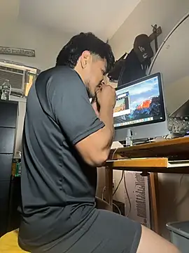 Snapshot of MynameisPaco chatting on November 3, 8:34 pm MynameisPaco online show from November 3, 8:34 pm