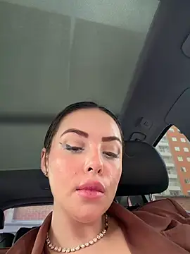 Alirawrz online show from April 21, 1:17 pm