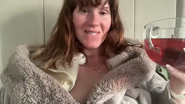 redheadrosie69 online show from May 17, 7:03 pm