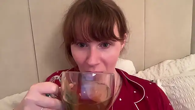 redheadrosie69 online show from November 10, 8:03 pm