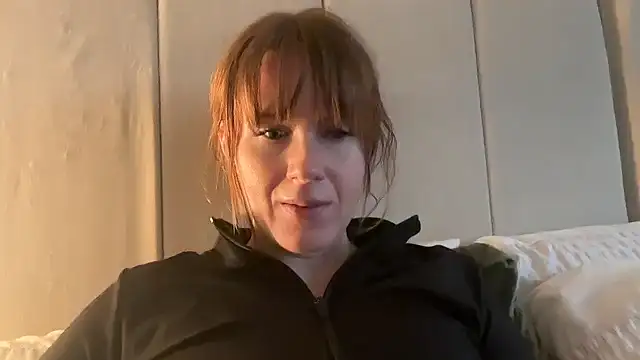 redheadrosie69 online show from November 18, 9:56 am