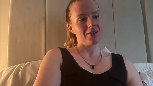 redheadrosie69 online show from October 3, 7:10 am