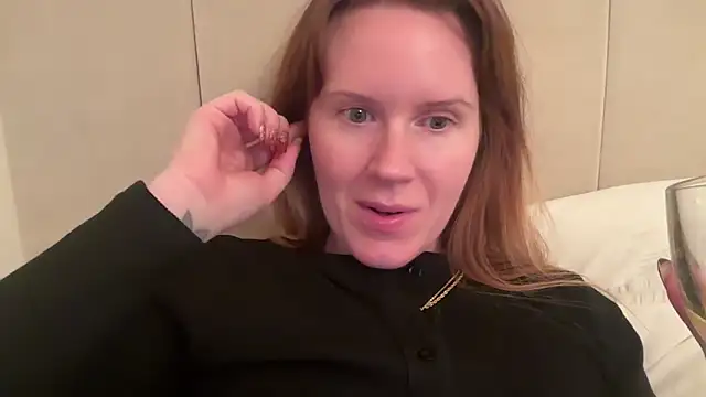 redheadrosie69 online show from November 5, 8:34 pm