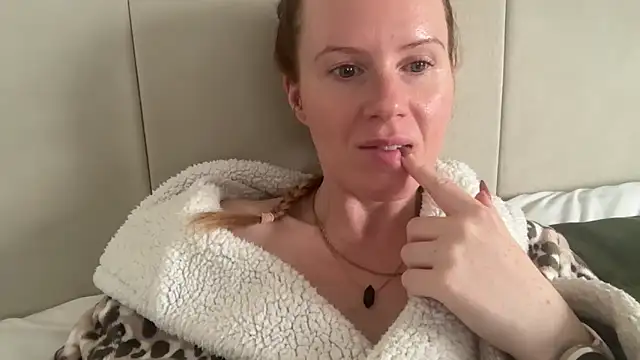 redheadrosie69 online show from September 30, 8:42 am