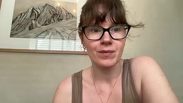 Snapshot of redheadrosie69 chatting on June 8, 9:43 am redheadrosie69 online show from June 8, 9:43 am