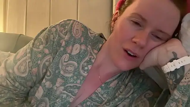 redheadrosie69 online show from May 26, 6:50 pm