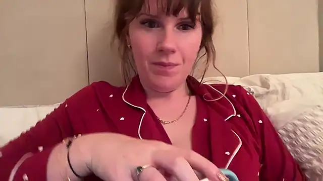 redheadrosie69 online show from November 17, 8:13 pm