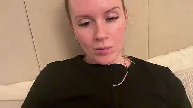 redheadrosie69 online show from November 28, 8:31 pm