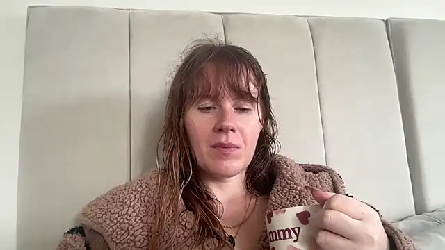 redheadrosie69 online show from October 13, 9:22 am