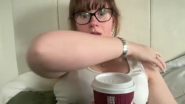 redheadrosie69 online show from April 4, 10:22 am