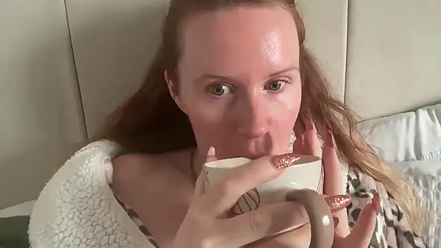 redheadrosie69 online show from October 23, 9:19 am