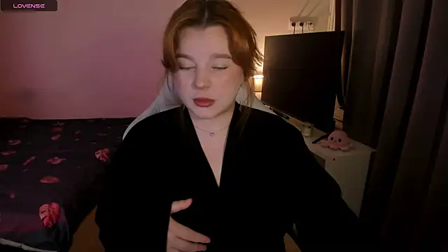 Snapshot of _Lisa_x chatting on December 9, 5:07 am Lisa x online show from December 9, 5:07 am