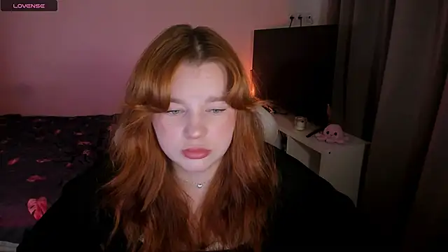 Snapshot of _Lisa_x chatting on December 4, 8:28 am Lisa x online show from December 4, 8:28 am