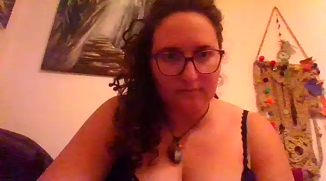 Snapshot of juicyrubies chatting on March 12, 6:43 pm juicyrubies online show from March 12, 6:43 pm