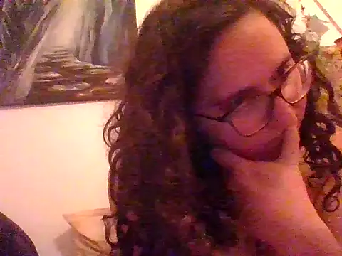 Snapshot of juicyrubies chatting on February 28, 2:31 pm juicyrubies online show from February 28, 2:31 pm