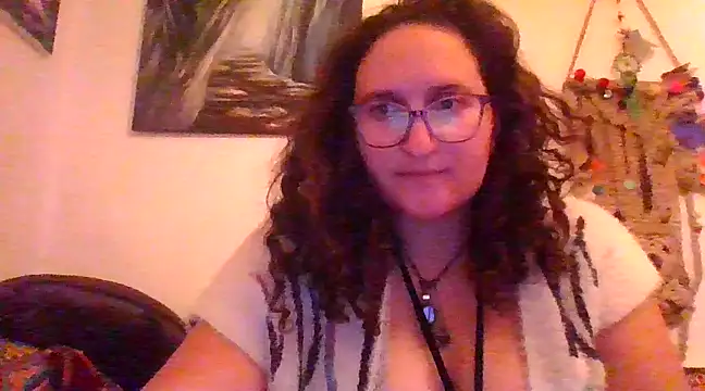 Snapshot of juicyrubies chatting on March 21, 1:45 pm juicyrubies online show from March 21, 1:45 pm