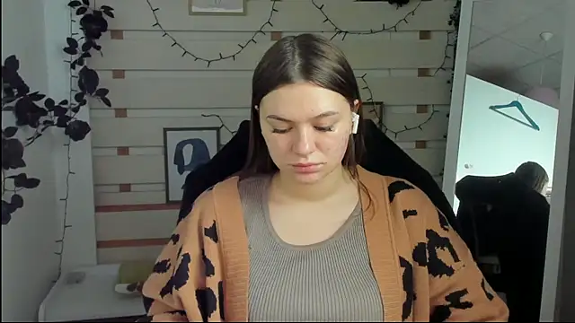 Josephine Kiss online show from April 10, 6:53 am