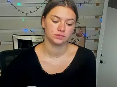 Josephine Kiss online show from June 19, 1:06 pm