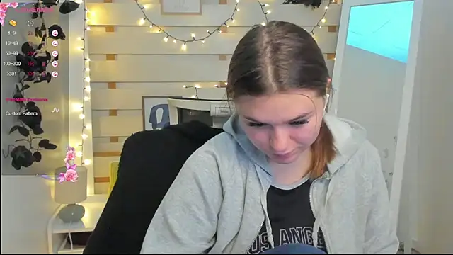 Josephine Kiss online show from March 4, 1:30 pm