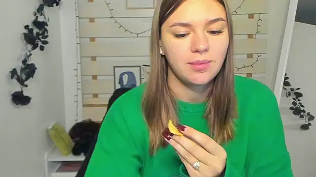 Josephine Kiss online show from November 11, 7:25 am