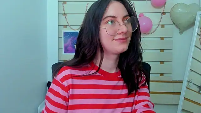 Josephine Kiss online show from February 13, 7:35 am