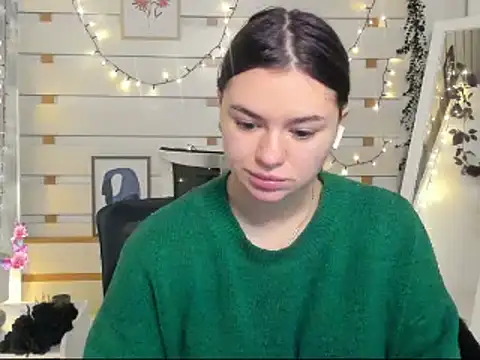 Josephine Kiss online show from December 20, 2:20 pm