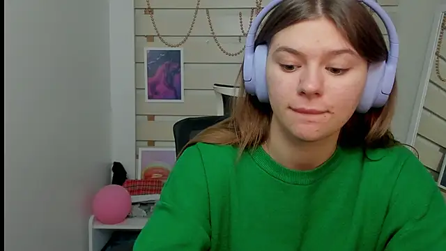 Josephine Kiss online show from February 27, 7:30 am