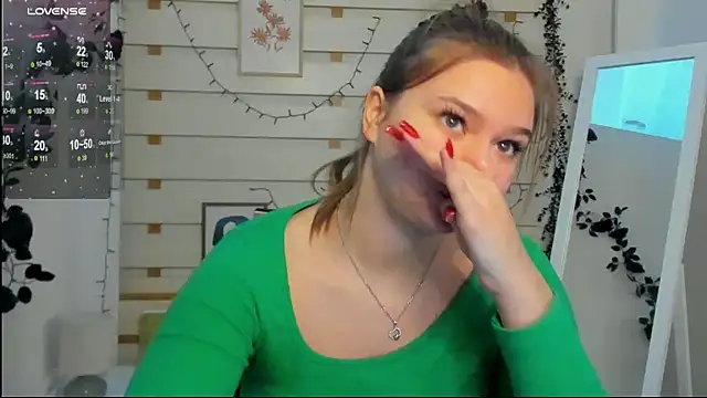 Josephine Kiss online show from February 7, 1:30 pm