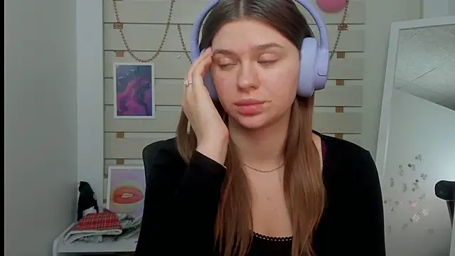 Josephine Kiss online show from February 23, 4:35 pm