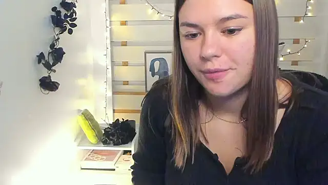 Josephine Kiss online show from November 5, 1:58 pm