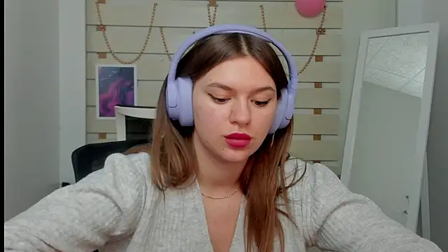 Josephine Kiss online show from February 24, 4:15 pm