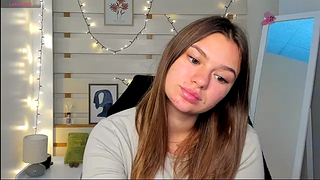 Josephine Kiss online show from October 4, 12:50 pm