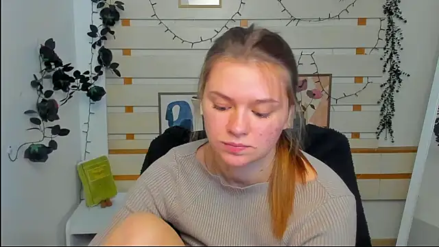 Josephine Kiss online show from May 3, 1:15 pm