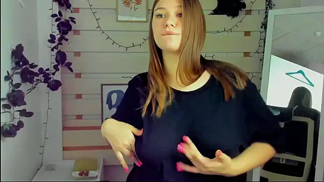 Josephine Kiss online show from April 11, 7:45 am