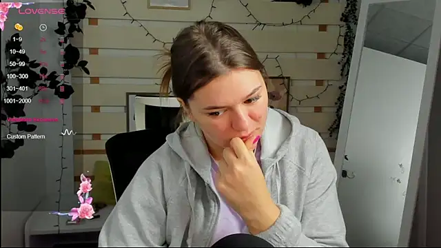 Josephine Kiss online show from March 31, 10:50 am