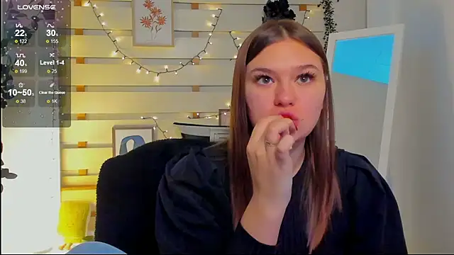 Josephine Kiss online show from February 3, 1:38 pm