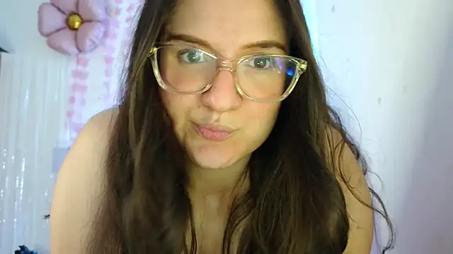 livgomez online show from September 14, 3:01 pm