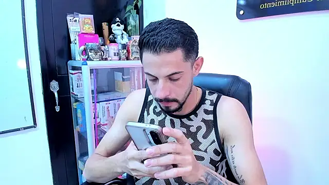 Snapshot of Erick_Wall chatting on June 11, 3:58 am Erick Wall online show from June 11, 3:58 am