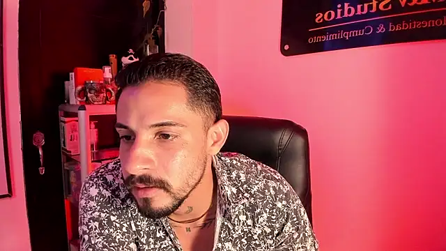Snapshot of Erick_Wall chatting on June 13, 4:21 am Erick Wall online show from June 13, 4:21 am
