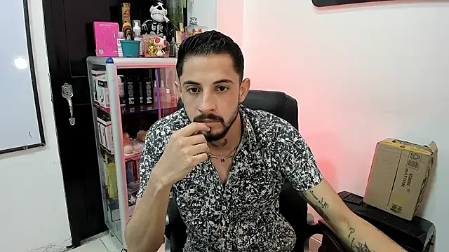 Snapshot of Erick_Wall chatting on March 12, 4:44 pm Erick Wall online show from March 12, 4:44 pm