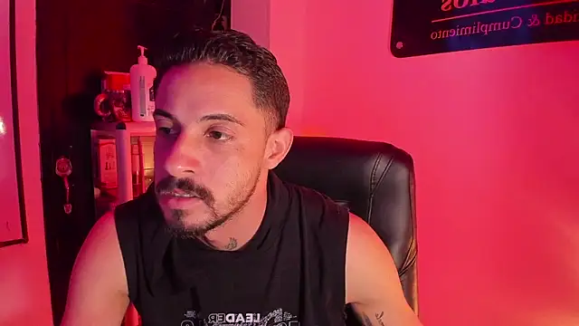 Snapshot of Erick_Wall chatting on May 31, 4:18 am Erick Wall online show from May 31, 4:18 am