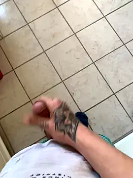 Snapshot of YoungDick25 chatting on October 2, 8:50 am YoungDick25 online show from October 2, 8:50 am