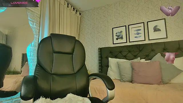 Snapshot of sussy__stone chatting on December 7, 12:40 pm sussy stone online show from December 7, 12:40 pm