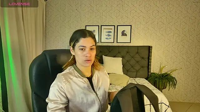 Snapshot of sussy__stone chatting on January 13, 12:35 pm sussy stone online show from January 13, 12:35 pm