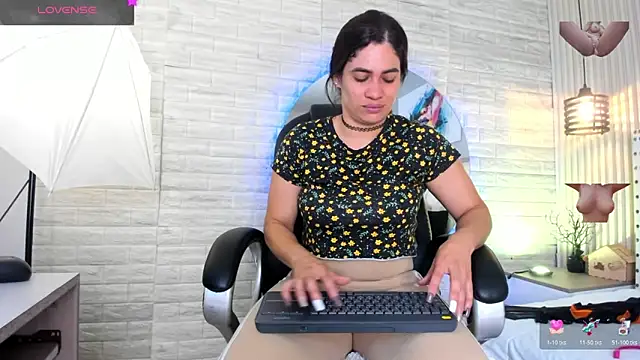 sussy  stone online show from April 4, 12:01 pm