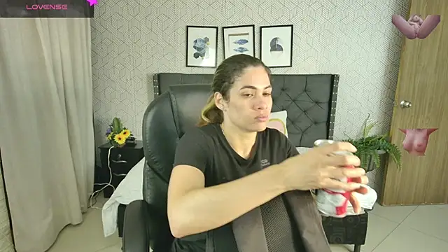 Snapshot of sussy__stone chatting on December 27, 12:34 pm sussy stone online show from December 27, 12:34 pm